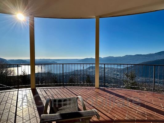 Terrasse und Seeblick