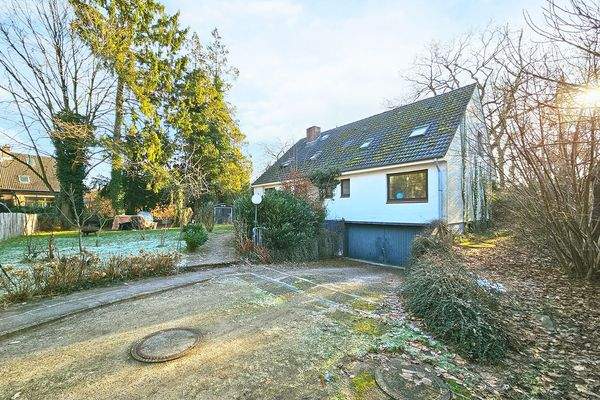 Auf dem Grundstück gibt es nur wenig Baumbestand