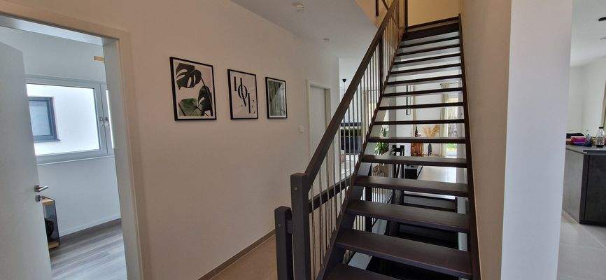 Eingangsbereich mit Aufgang ins OG