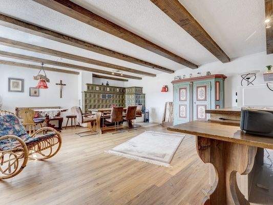 behagliche Schwarzwaldstube mit Kachelofen