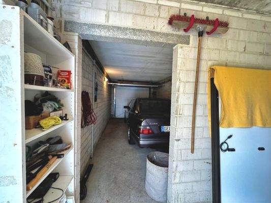 Garage mit Abstellmöglichkeiten
