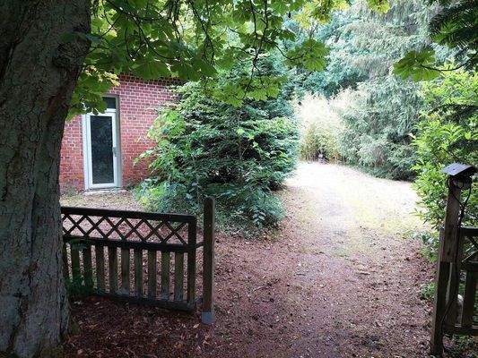 Zum Fahrradraum links