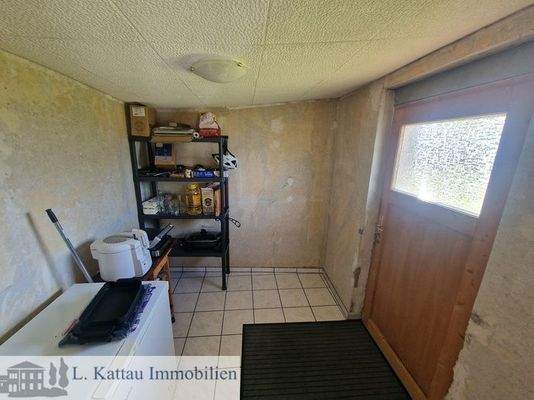Hauswirtschaftsraum mit Ausgang zum Garten