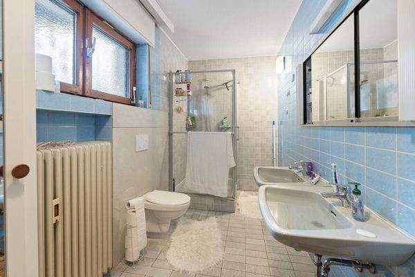 Erdgeschoss - Badezimmer