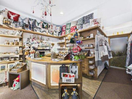 Ladengeschäft EG Kassenbereich und Zugang Wellnessbereich