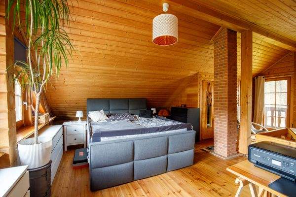 17 - Weiterer Blick - Schlafzimmer.jpg