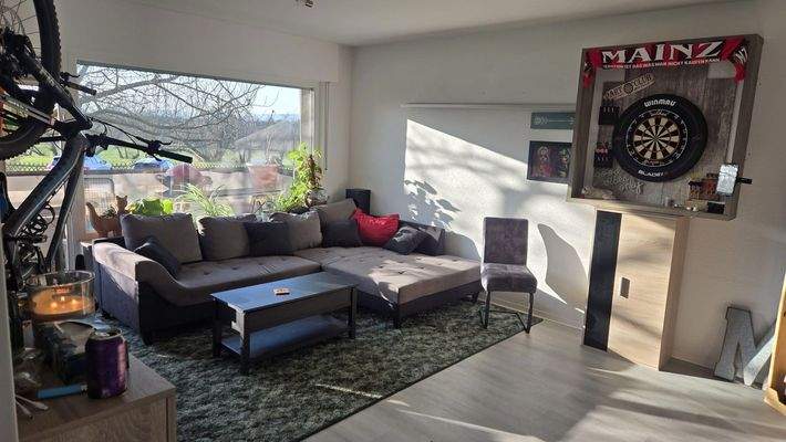 Wohnzimmer mit Balkon