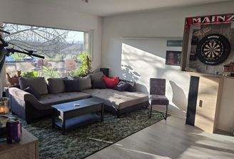 Wohnzimmer mit Balkon