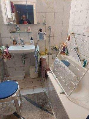 Bad im OG mit Wanne ....