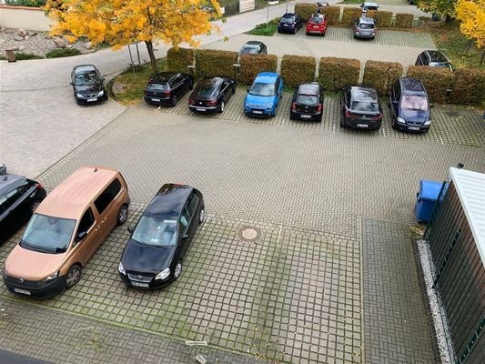 Parkplatz hinter dem Haus