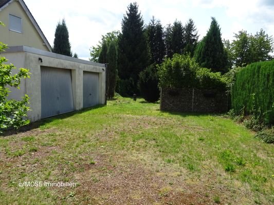 Doppelgarage (mit Vorplatz) vollunterkellert