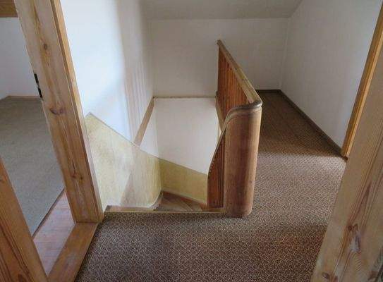 20-Treppe ins Dachgeschoss.JPG