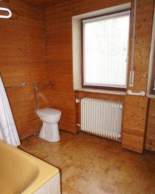 OG Tageslichtbad mit Wanne