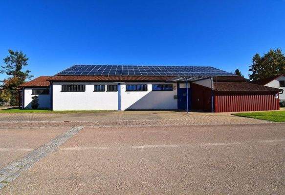 Westansicht des gesamten Anwesens