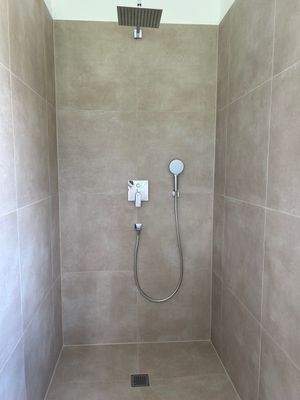 OG-Badezimmer inklusive Dusche