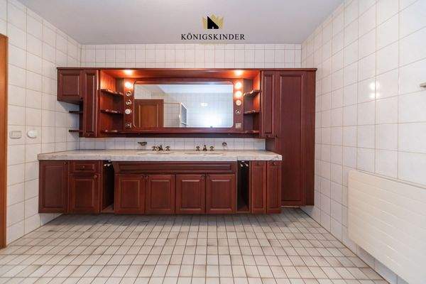 ...mit Doppelwaschbecken