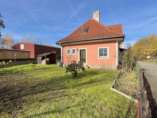 Wohnhaus- und Gartenansicht