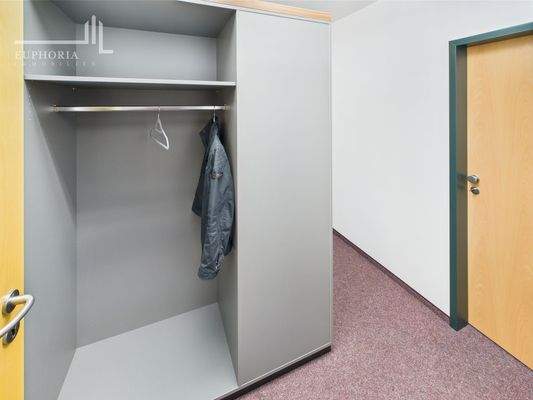 CAM03352G0-PR0065-STILL005