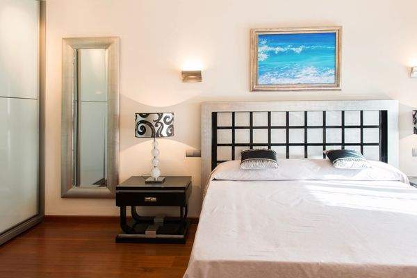 Geräumiges Hauptschlafzimmer