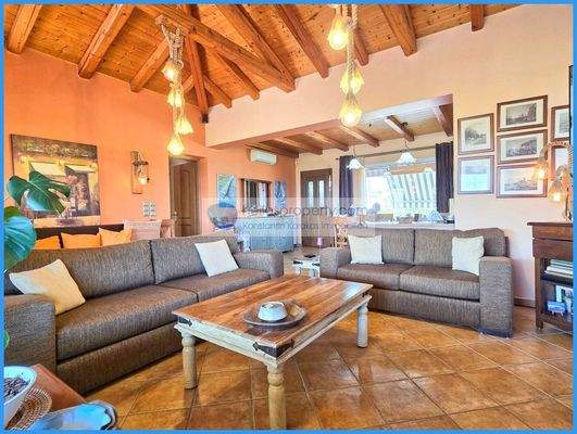 3ad6a01feefc42a19072684931fddbdc-original