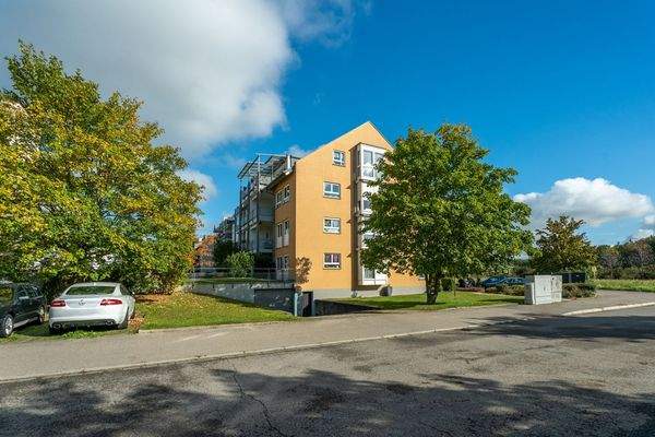 Außenansicht - Straße.jpg