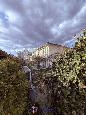 Haus Frontseite Garten