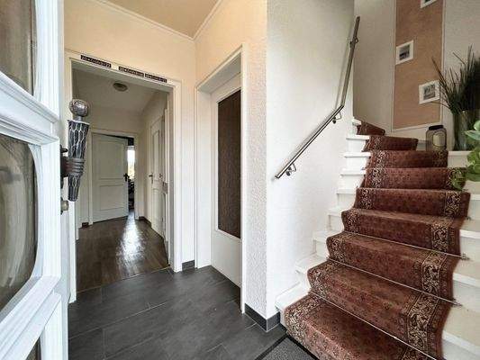 Eingangsbereich mit Treppenhaus