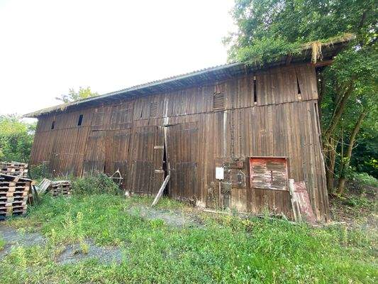 Scheune an der Wiese (2).JPG