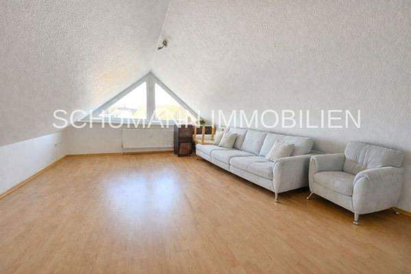 große und helle Zimmer im DG