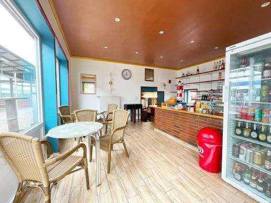 Imbiss mit Bahnsteigzugang