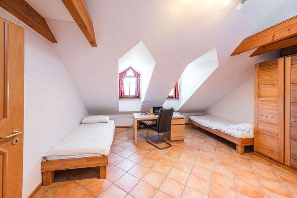 behagliches Kinderzimmer im Dachgeschoss