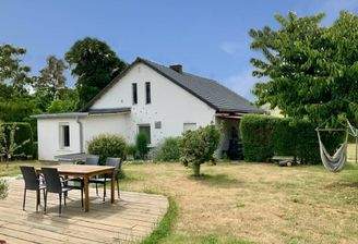 Blick vom Grundstück zum Haus