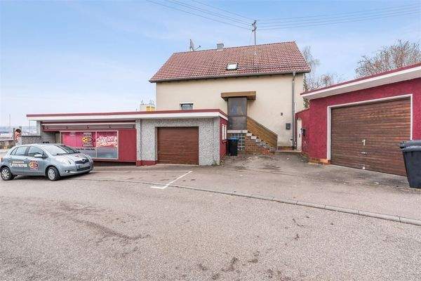 Frontansicht Wohnhaus+Gewerbe+Garagen