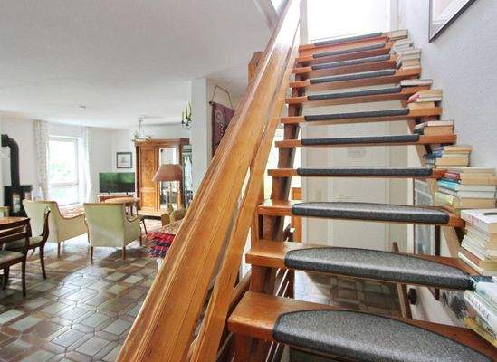 Treppenaufgang Blick in den Essbereich