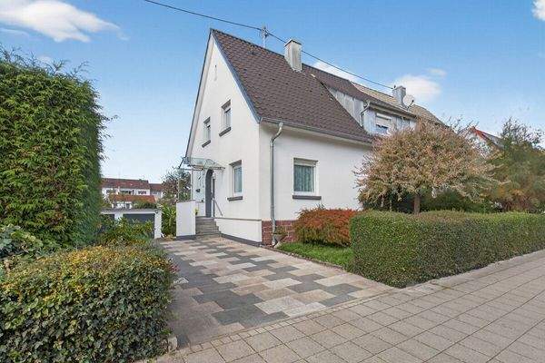 Hausansicht von der Straße