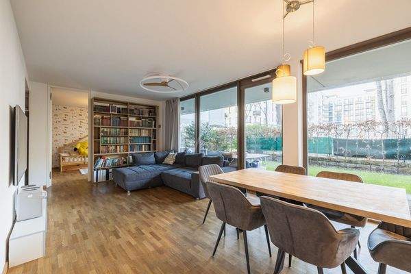 Essbereich zwischen Küche und Wohnbereich