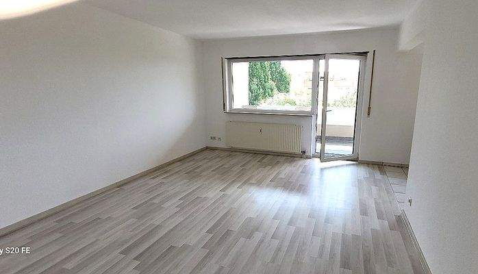 Wohnzimmer mit Ausgang zur Terrasse Überdacht - K