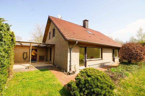 Rückansicht mit Terrasse