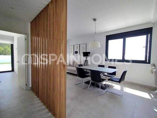 Detached Villas with Pool in Alicante