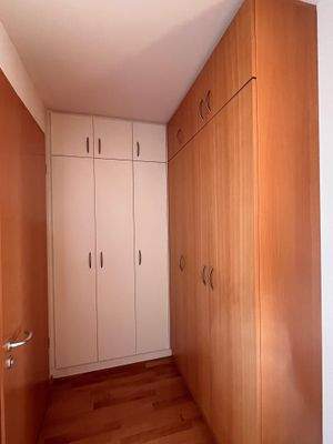 Flur mit Einbauschränken