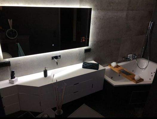 Wirlpool und Duschbad