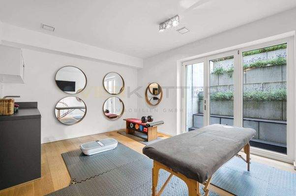 Zimmer Souterrain mit Lichthof und Teeküche