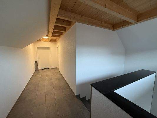 Treppenaufgang und Flur Dachgeschoss