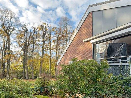 Haus Seitenansicht mit Blick in den Garten