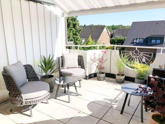 Die großzügige Loggia...