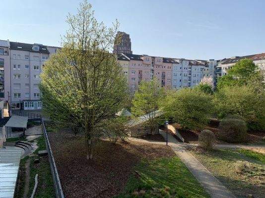 Blick vom Balkon in den Innenhof