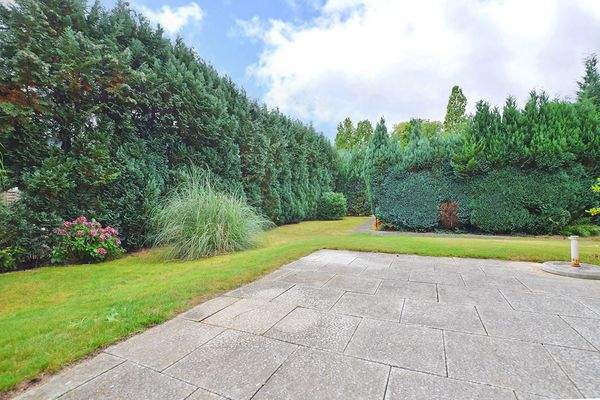 Gartenblick von der Terrasse aus ...