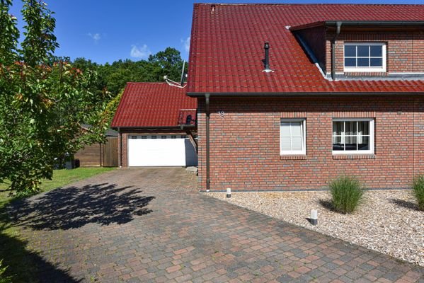 Massivbauweise mit glasierten Dachpfannen