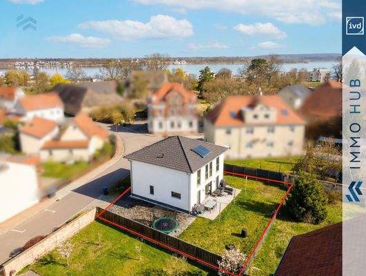 Hausansicht + Grundstück