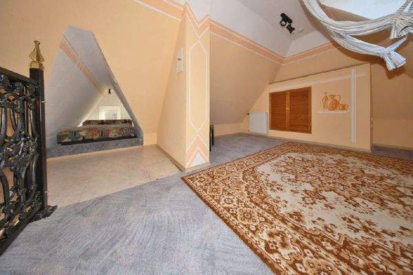 Wohn- und Schlafzimmer